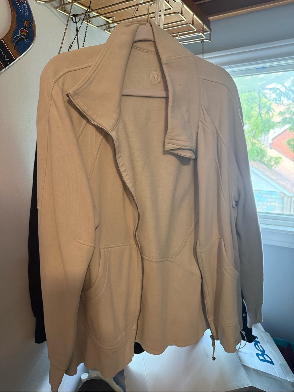lululemon athletica Women’s Scuba in Light Beige